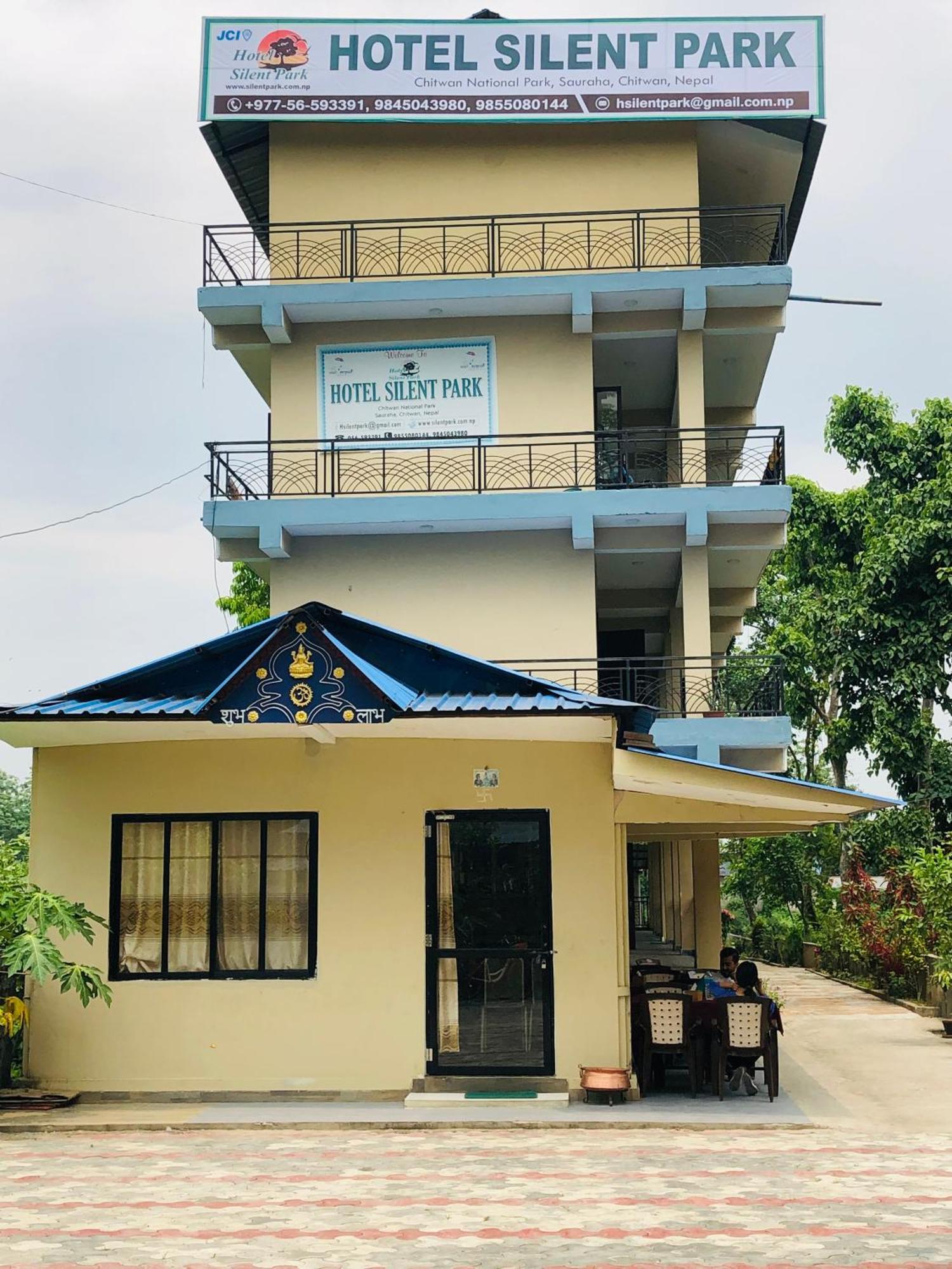 Silent Park Hotel Sauraha Exterior foto