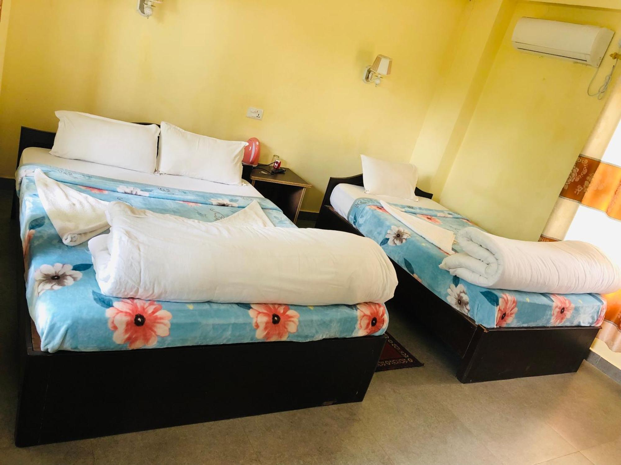 Silent Park Hotel Sauraha Exterior foto