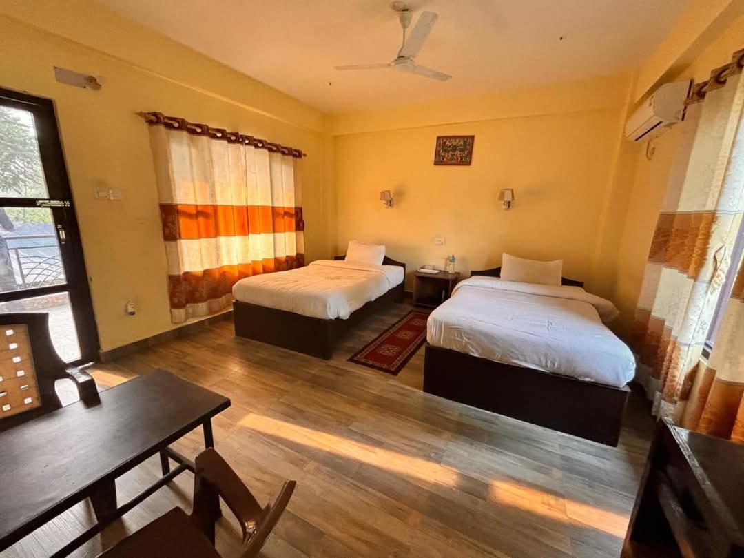 Silent Park Hotel Sauraha Exterior foto